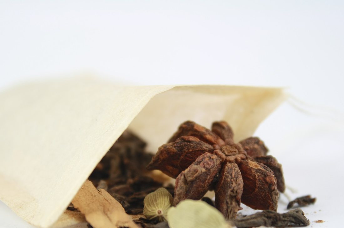 Hebras de té y especias